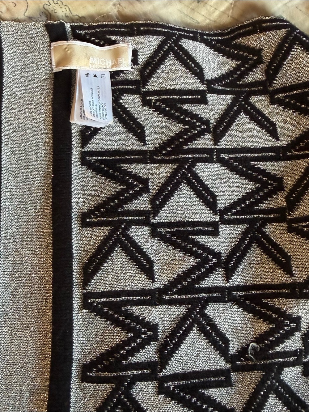 Michael Kors Black and White Logo Reversible Patterned Scarf Unisex - Picture 10 of 11